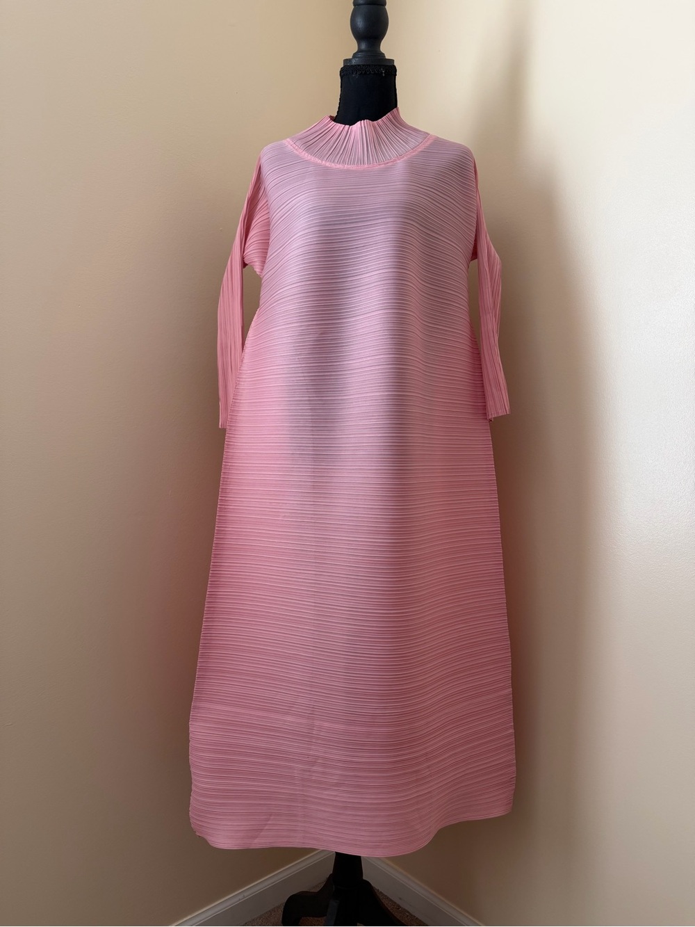 Relaxed Pleated Maxi Dress in Soft Pink